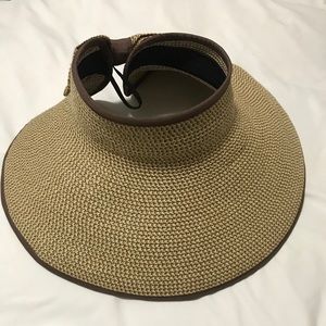 >Cute Disney sun hat!!